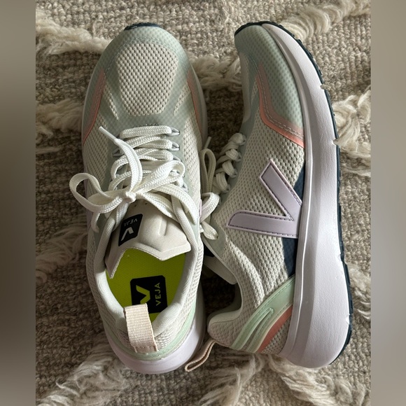 NWOB VEJA Condor Sneaker in Lavender and Gray - Size 7 - Picture 2 of 4